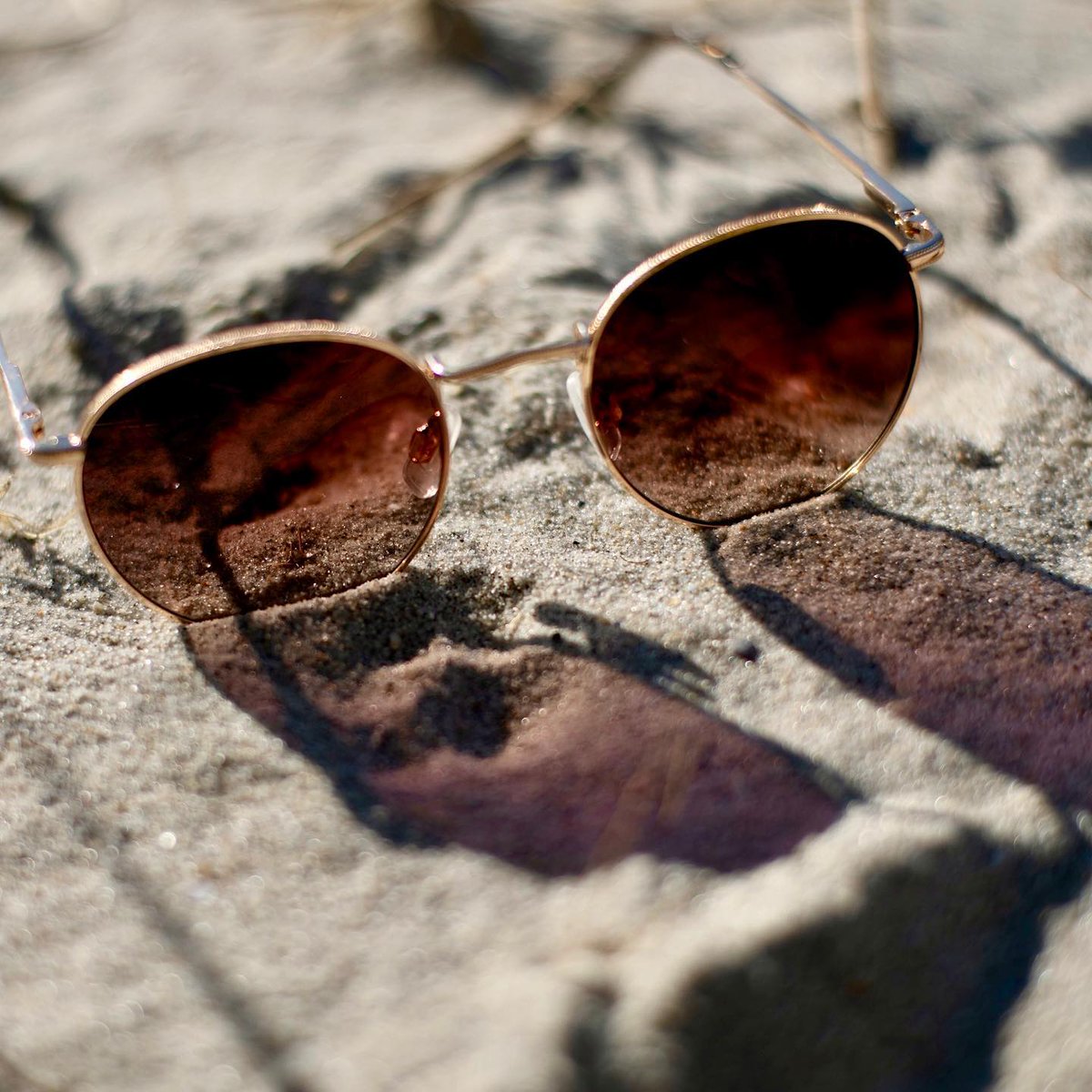 Made for sunny + sandy adventures 🏖️ Save 20% with code: SUNNY20 

#sunglasses #beachday #60sinspired #retrochic #trendysunglasses #summerready