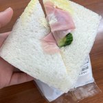 セブン以外のサンドイッチだけど…たまたまだと思うけど具が少なかった!