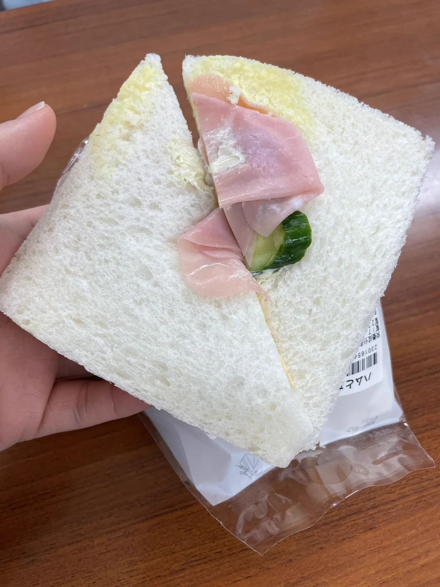 セブン以外のサンドイッチだけど…たまたまだと思うけど具が少なかった！