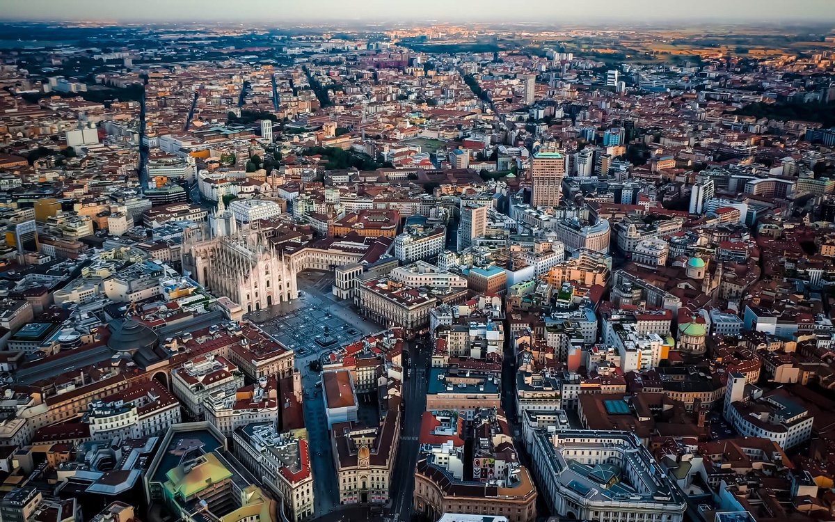 InterClubLondon's tweet photo. The city.    🖤💙    The owners. https://t.co/z7y1XignoX