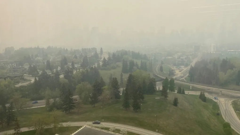 Martyupnorth's tweet image. Hey Calgary I have a question for you.  Can you smell the smoke?  Now put on your paper mask and go back outside.  Can you still smell it?  Guess what?  The virus is smaller than smoke particles.  Now you know how well masks protected you from COVID.