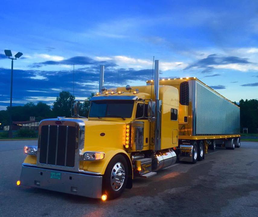 DirtyOlTrucker's tweet photo. Simple. Clean. Classy. ππ€
#thedirtyoldtrucker #peterbilt #peterbilttrucks #peterbilt389 #custompeterbilt #reeferboyzusa https://t.co/mnQSAPvgLo