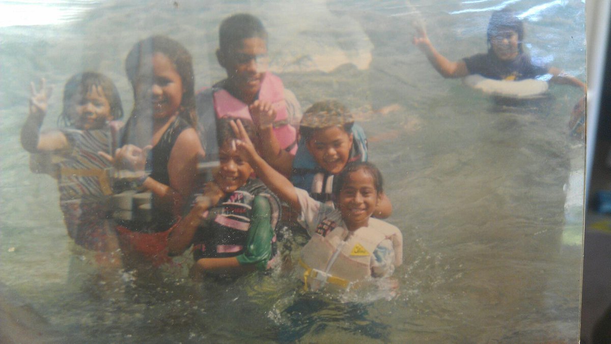 Not only am I the youngest of 10, I'm also the youngest in my generation, with 20+ first cousins ahead of me. Here's a photo of me (far left) swimming in Aunu'u Harbor w/ some of my older siblings (1997). #AAPI #PacificIslander #Samoa #Polynesia #AAPIHeritageMonth #AmericanSamoa