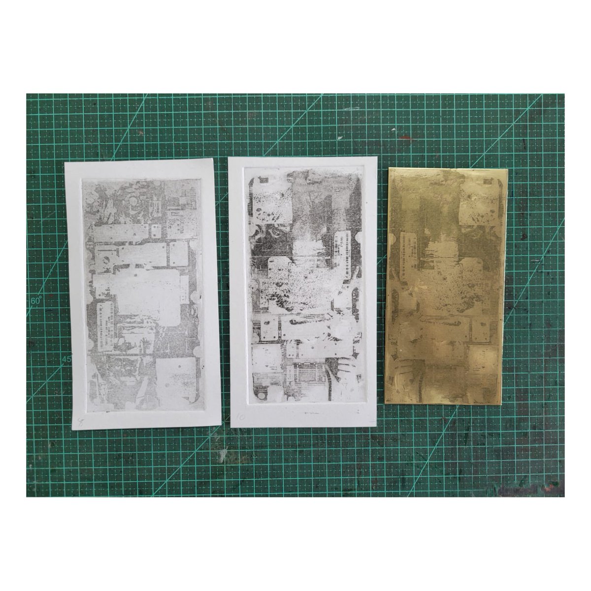 Primeira impressão de gravura em metal a gente não esquece <3 <3 

#Metalengraving #gravuraemmetal #engraving #printmaker