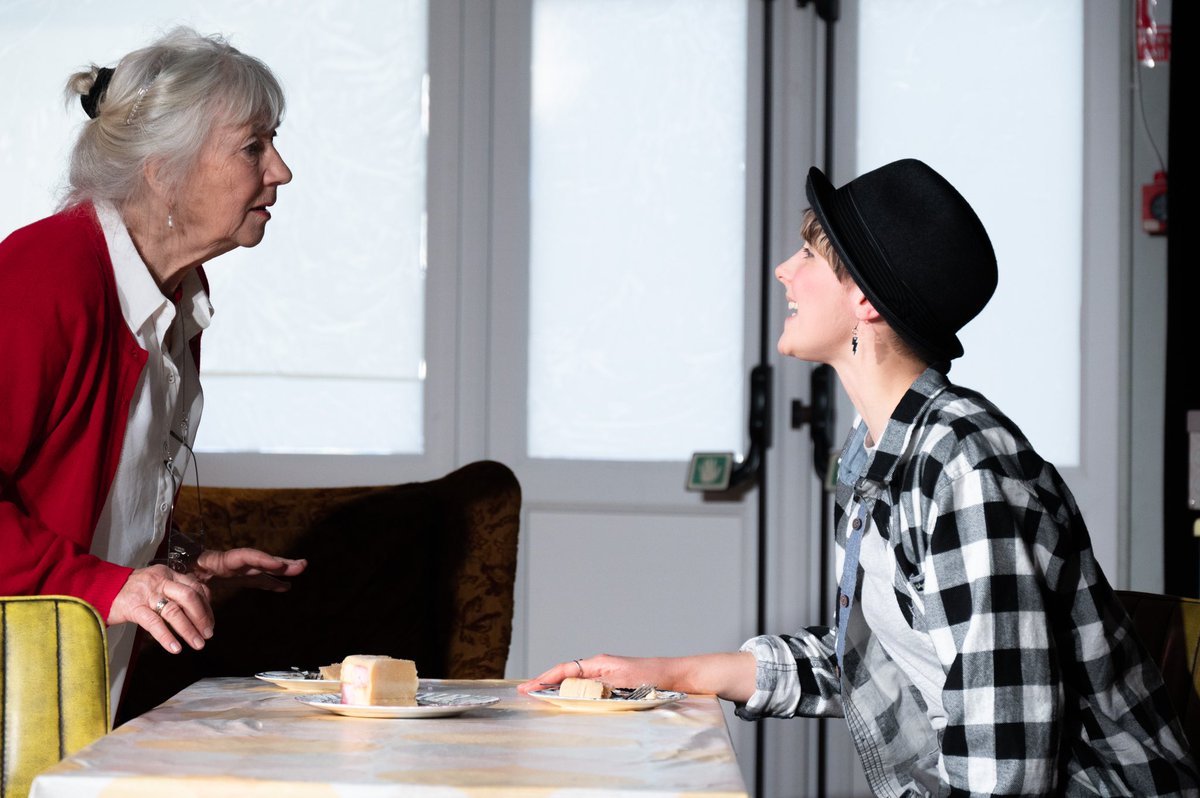 Artsuplift's tweet photo. Great photos of Margaret’s family in #NavigatingMargaret. Family is so important when a member of the family has #alzheimers. They are the unsung heroes. Graham, Margaret’s son, may not have got it right all the time but he loves her and does his best!
Photos by Keiko Ikeuchi https://t.co/GJJ9mIb6sc