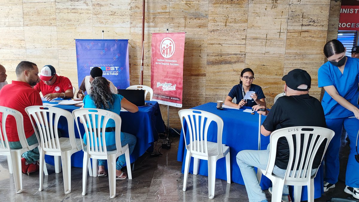 MinTrabajoVE's tweet photo. #16May | En Plaza Caracas los compañeros del @Somosivss mantienen un punto de atención integral, como parte del fortalecimiento de la atención médica a los Trabajadores y las Trabajadoras mediante las políticas implementadas por el Presidente @NicolasMaduro.

#LeerDescoloniza https://t.co/mCAPKRcRSS