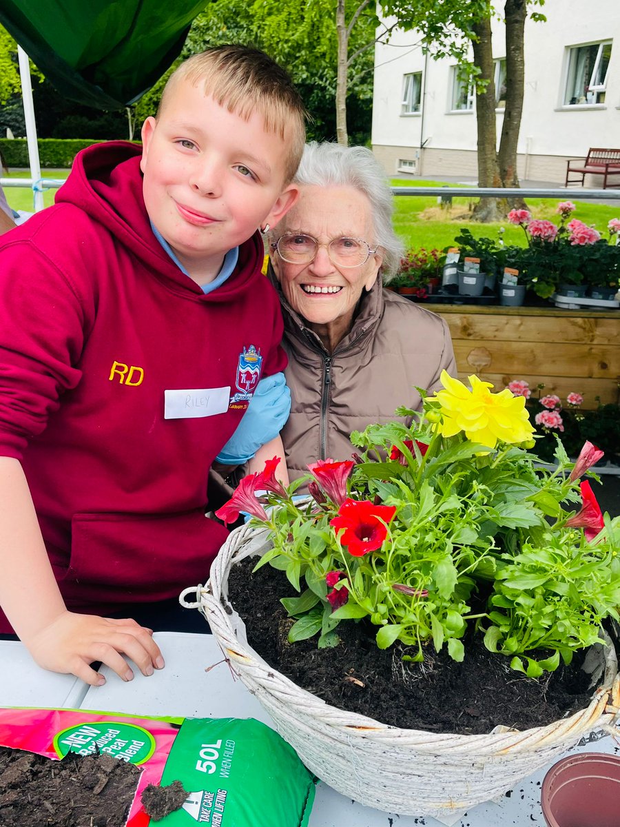 Towellhouse57's tweet photo. We had an amazing day working with P7 class from Brooklands Primary School! 😁

@naomi_long @Ed_Authority @bbceducation https://t.co/ZEgrS192oi