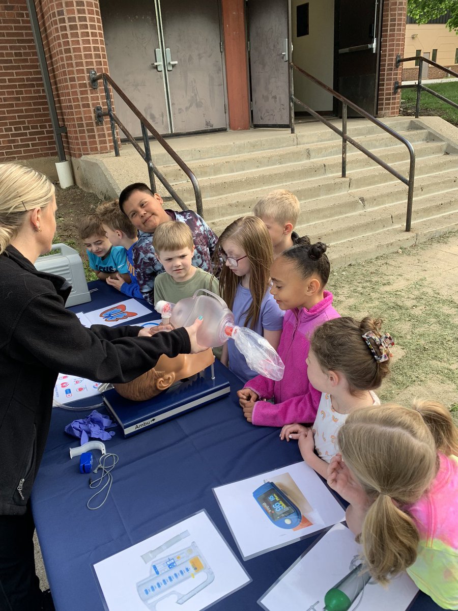 humboldt_elem's tweet photo. Huge thank you to the Humboldt Hospital for hosting a healthcare camp for our 1st and 3rd graders! Students learned about the many services a hospital provides. #GoCats https://t.co/QmYuM7iUUT