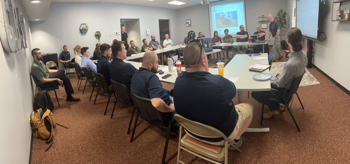 CBHarryK's tweet image. 3D Printer Building Tech Group Training Today! @CBlismith @cbjjaffe @laurel_podraza @brianfmerrill #cbsdtech #cbinnovate