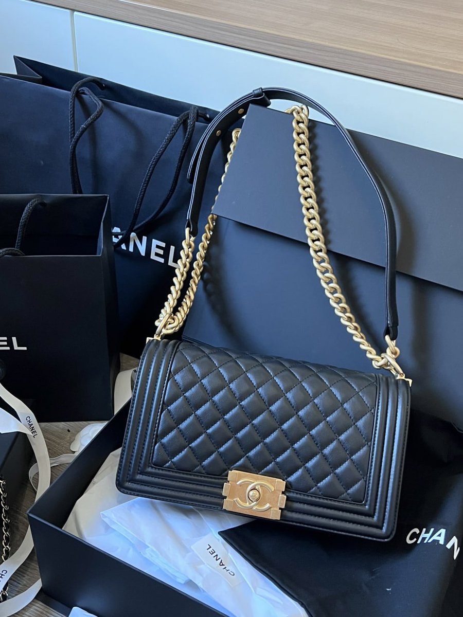 🥰😘 The most relaxed state 💞😘 is shopping with good friends 🎁 Went to Harrods after work today and bought my favorite things 🛍💕 Very happy 💖🥰