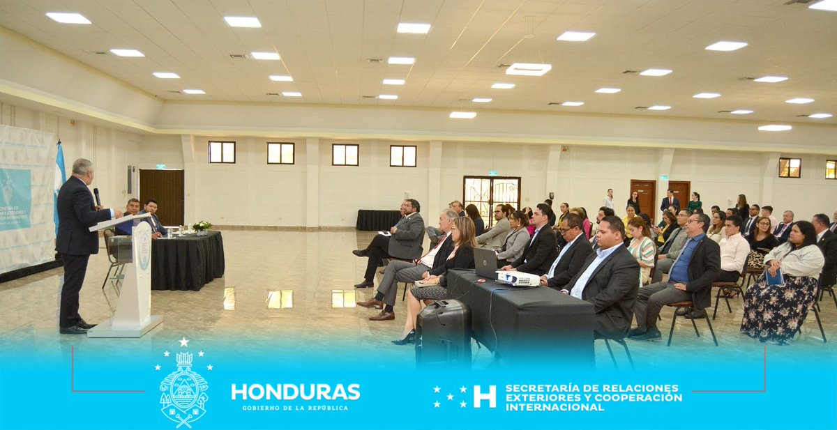 📌🗣️| Excanciller de Bolivia Fernando Huanacuni Mamani impartió la conferencia “Coyuntura política actual en el mundo” en las instalaciones de la Cancillería hondureña.

Ver más: sreci.gob.hn/node/1205