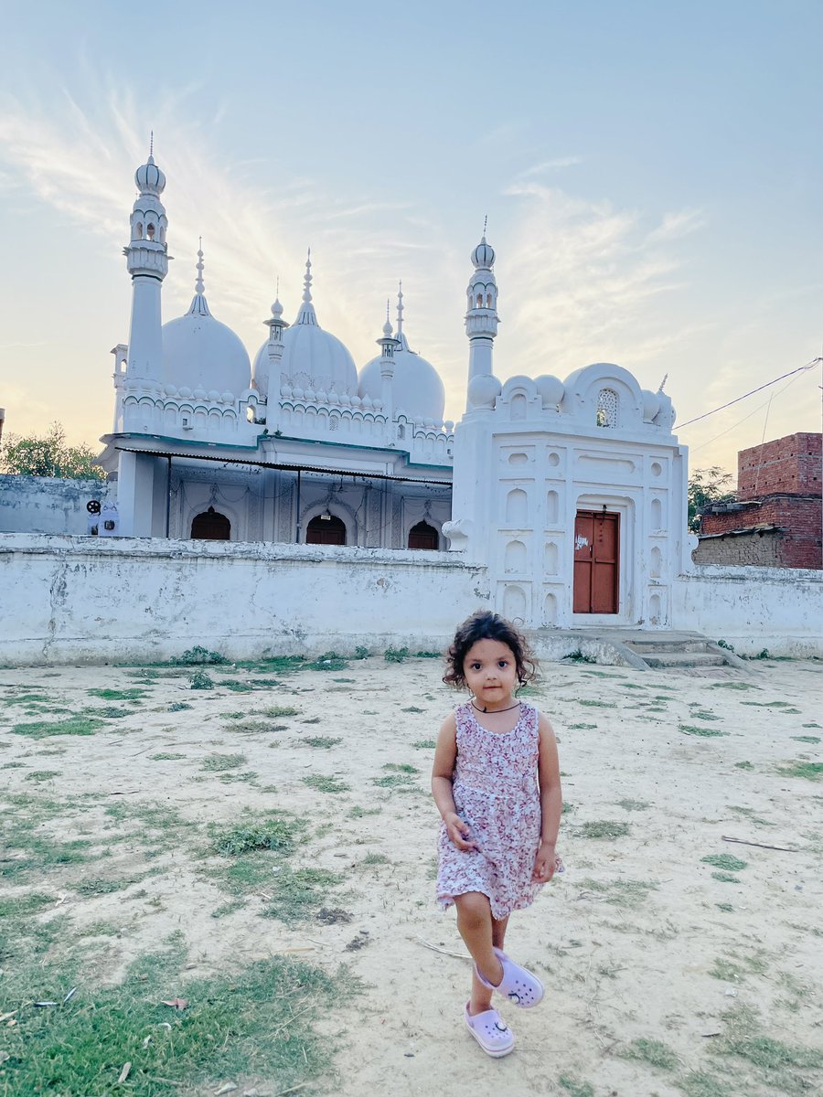 Jamal_Ashraff's tweet photo. Vajidpur, Ghazipur (UP)

I am a resident of this village and i regret to say that i am unaware of its history.

@iamrana https://t.co/FJjCxVOSOT