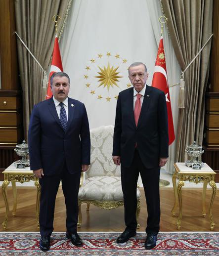 Cumhurbaşkanımız Sayın Recep Tayyip Erdoğan’la daveti üzerine Cumhurbaşkanlığı Külliyesi’nde bir araya geldik. Öncelikle ilk turu açık ara önde bitirmesinden dolayı şahsım ve camiam adına tebriklerimi ilettim. 14 Mayıs seçimlerini ve 28 Mayıs’ta ikinci turu gerçekleşecek