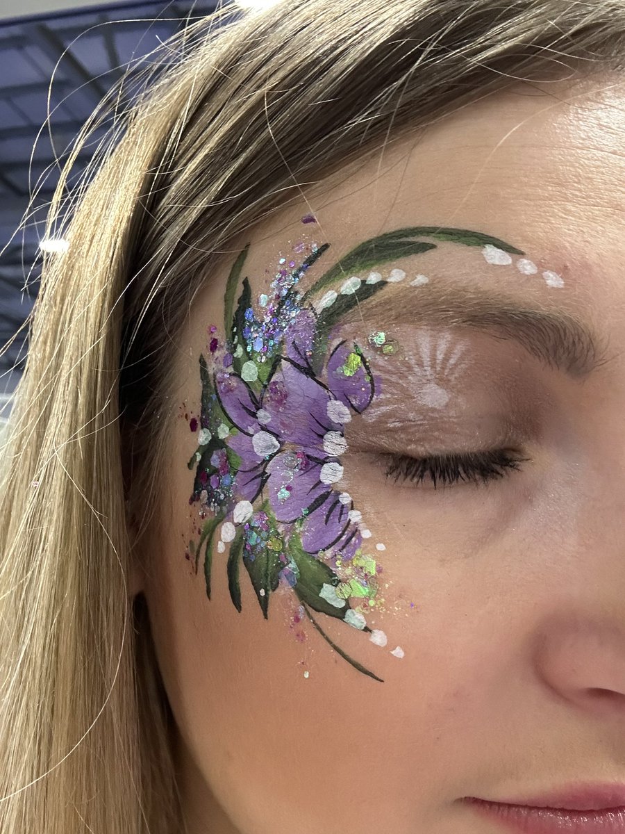 Another fantastic day exhibiting with @irwinmitchell at the @kidztoadultz South. It was lovely to see so many people and especially fun to hold some owls! Special thanks to Elizabeth at Sparkleface Facepainting for the incredible and very popular face paints! 🎨🦉
