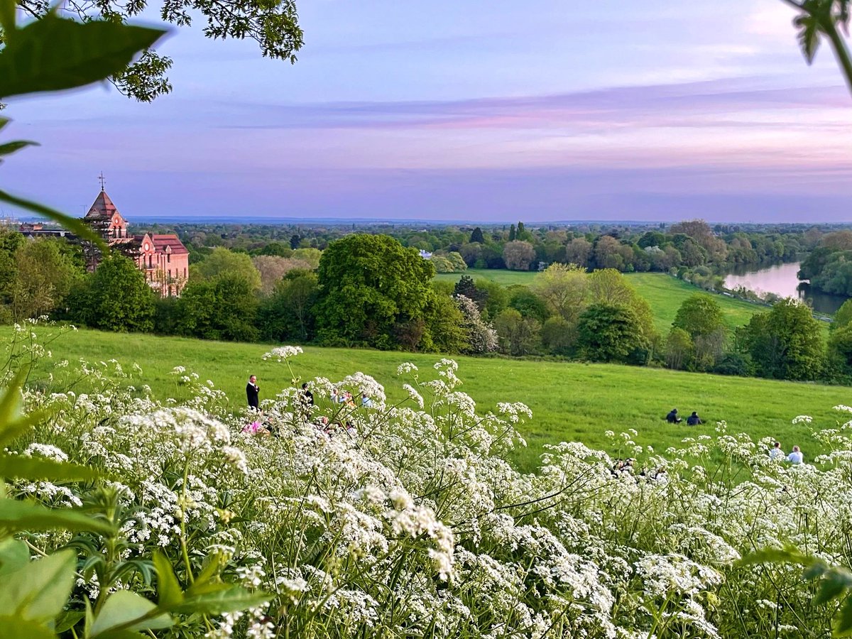 MahuguCyrus's tweet photo. May is the most beautiful time in London🎶 https://t.co/qKmb6drAcA