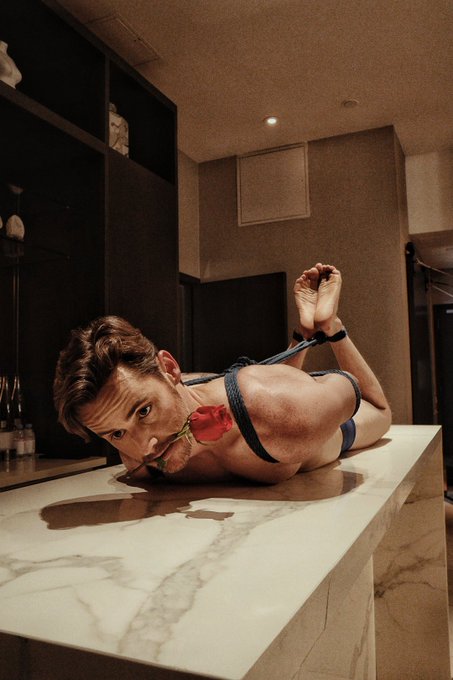 The most beautiful roses usually have the sharpest thorns. 🌹 https://t.co/mifPmYrkJ7