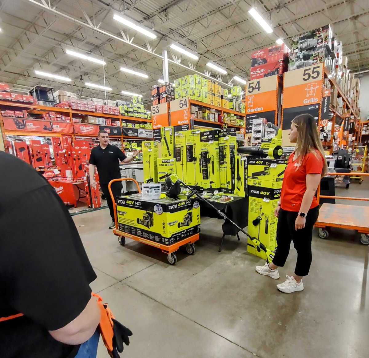 corey4159's tweet photo. Today at store 4159 our TTI reps held a PK for our associates highlighting Ryobi and Milwaukee Out Door Portable Power.
@HomeDepotRoss @TheeRyanKearns @BrianMcL70 @AmyDestein @bishoff_tim https://t.co/wBittRVnni