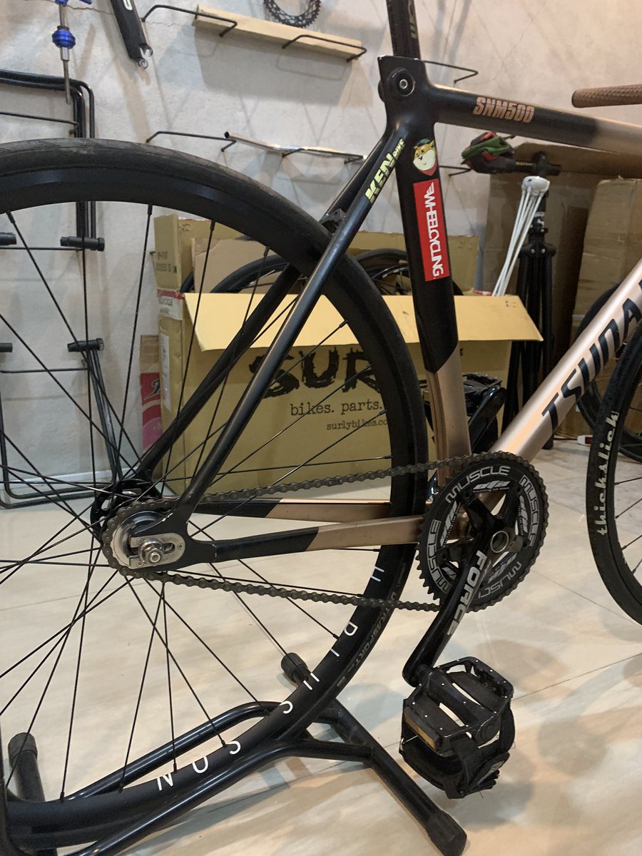 Rio_DC's tweet photo. Tsunami SNM500 2019 GoldBlack size 52
-Wheelset HPlusSon 32H + Novatech Hub
-Ban depan wtb thichslick 700x25, blkg Conti ultrasport 700x25
-Crankset OTA Force 48T 
-Strap WCYC
-Seatpost Zoom Aero + Sadel GUB
-Stem Wake, Stang Uno, grips Vans Cult
8,5jt
DM IG : riodwicahyo
#fnfjb https://t.co/o2FRcVVqRe