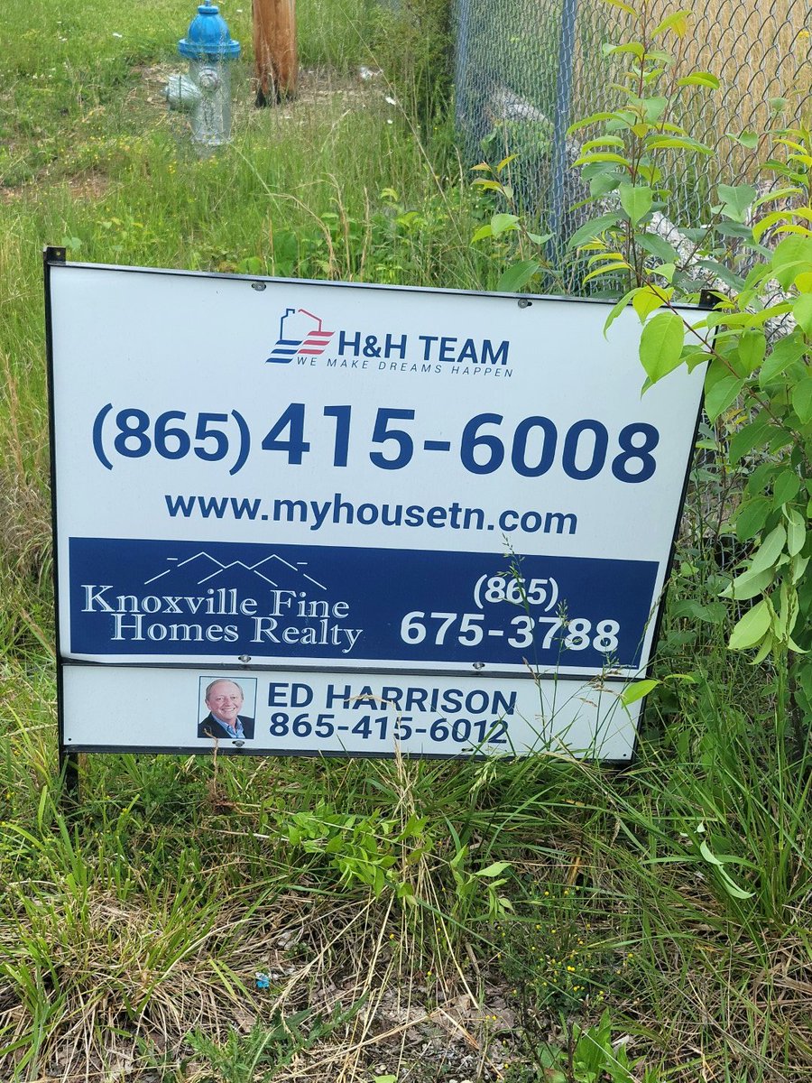 EdMyHouseTn's tweet photo. Just Listed! Commercial Property, Greenville Tn, 716 Crum Rd. Lots of potential! 2.13 Acres, several buildings, 4000 sq foot Double High Garage, 3 doors with office and Loft! 399K
Reach Out! 865-415-6012 call or text.
#HandHTeam https://t.co/aeGTNtIiL4