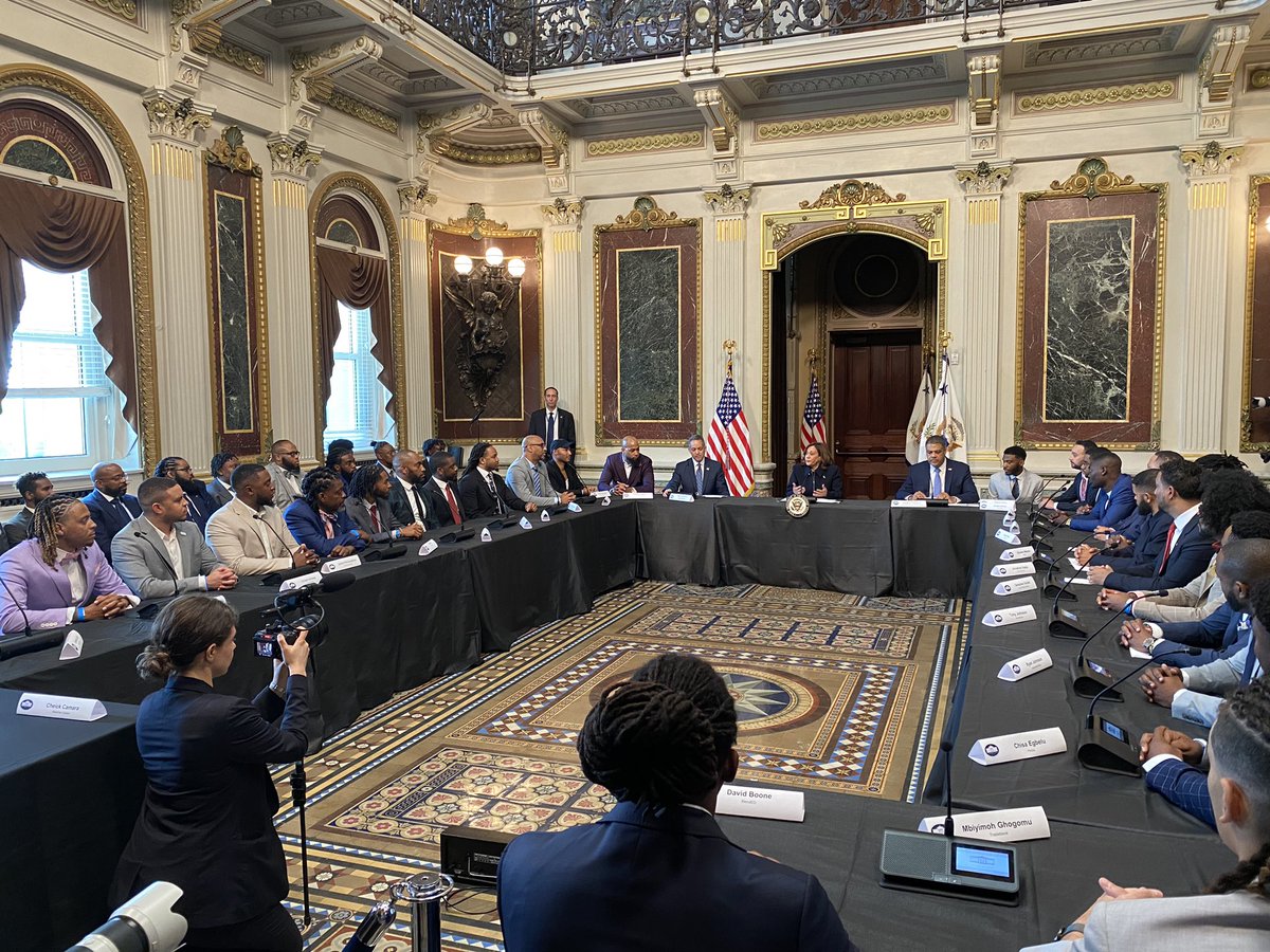 KirstenAllen46's tweet photo. .@VP at her convening with 30+ young men of color small biz owners/entrepreneurs: “We know when our small businesses are strong, America is strong.” https://t.co/z3AtfBRKqG