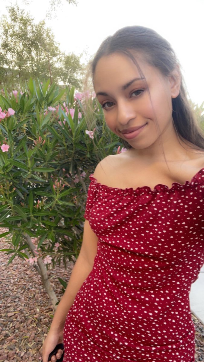 iamamberkush's tweet photo. I went outside today. 🤍 https://t.co/IoYU3GYPNZ
