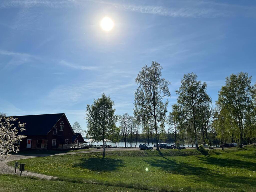 A big THANK YOU to all at @tiraholm for fantastic hospitality, food, friendship and fun.
This is a truly wonderful place to stay, or book a table at their #fishrestaurant buy fish from their #fishshop go out on lake Bolmen.  Every experience was of such quality and so much t…