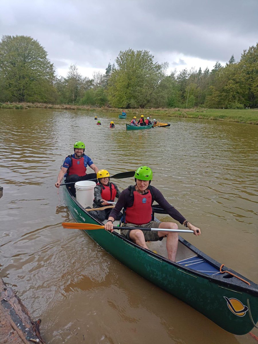 pollokshieldsps's tweet photo. Pollokshields teachers &amp; P7s having fun on the water! https://t.co/7cEkfDEwRo