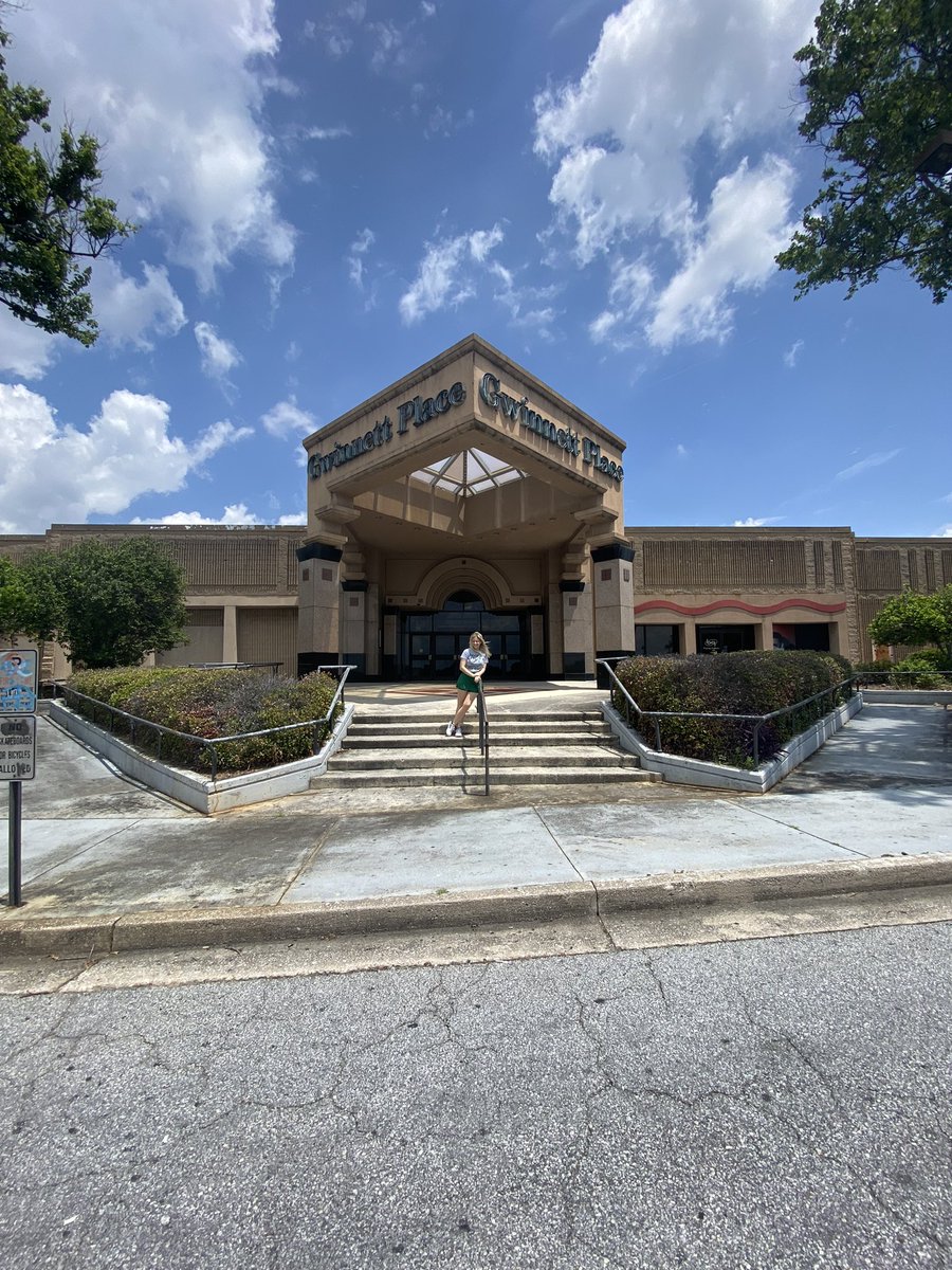 polygirl4444's tweet image. For all you #StrangerThings fans. 1.Hawkins lab, 2. Starcourt mall #hawkinslab #starcourtmall #strangerthings @isabelladollar1