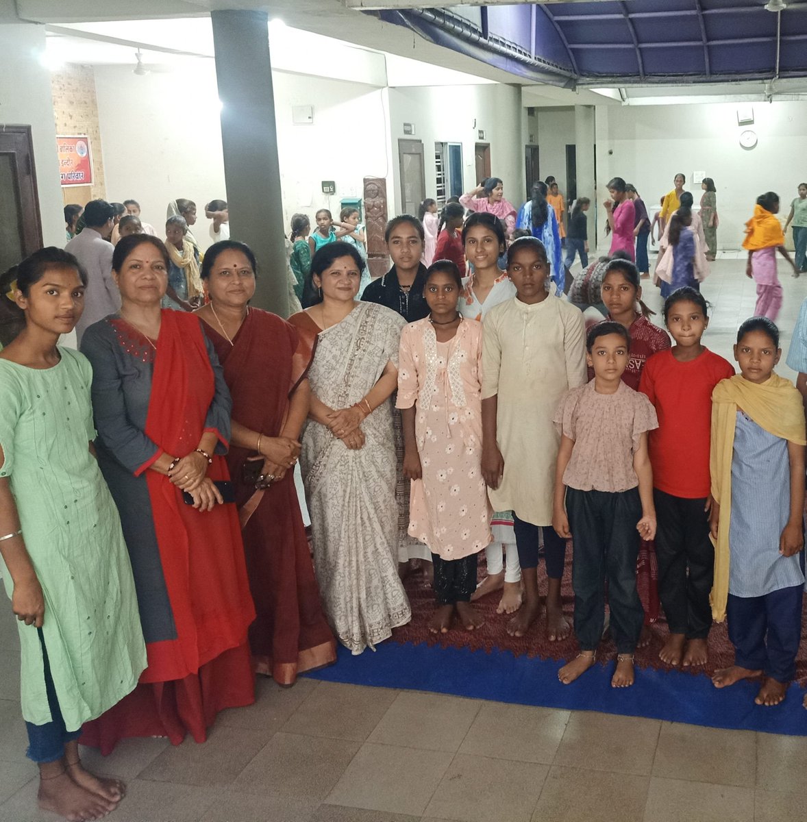 vswsindore's tweet image. A Personality development workshop was organized by @vswsindore  in which 108 girls from Jhabua district came to Indore.
Taken by Mrs Madhuri Moyde on how to improve self confidence and be aware about personal surroundings. 
#VSWSindore #LetsDoGood #VSWS
