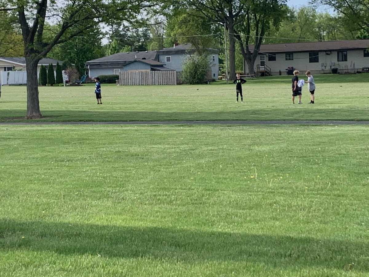 We had a great morning celebrating “E” exercise day. We went to the park, raced to each pick up 3 items to throw away, played tennis and badminton, flew kites, played soccer and enjoyed the playground.
