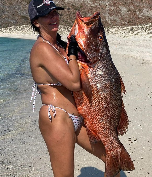 DrinkFishing's tweet photo. I love loving and  fishing🔥📷
#fishingvideo #girlsvideo #girlvideo #bikinifashion #surferstyle #fishingvillage #fishingnet #bikinimurmer #fishingclub #surfingparadise #bikinipro #bikinilove #fishingfamily #fishingdog #surfphotos #surfbeach #drinkfishing https://t.co/ppzbGABLq4