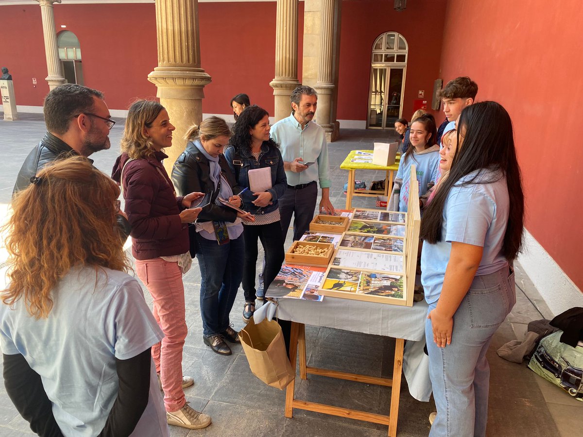 Escuela de Arte de Huesca "Ojo pajarico". Salvando biodiversidad. <a href="/tonimartinez24/">Toni Martínez Ramos</a>
<a href="/BabelAyala/">Babel Ayala</a> <a href="/InnovaEducAr/">InnovaEducAr</a> <a href="/inmachabbar/">Inmaculada Chabbar</a> <a href="/japbello/">Juan A. P. Bello</a> <a href="/C_Comunicativa/">COMPETENCIA COMUNICATIVA</a> <a href="/dgalextranjeras/">L.Extranjeras ARAGON</a> III Feria de Ideas y Respuestas en el <a href="/MuseodeZaragoza/">Museo de Zaragoza</a> Programa Realidad sostenible.
