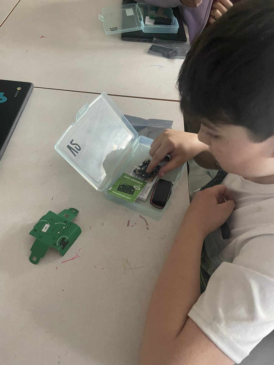 MsVisserOCSB's tweet photo. We are coders! Thank you @amandamsalinas for coming to show us how to use micro:bits today! We coded our names, dice, a clap light, and a Rock Paper Scissors game! It was so fun 💻👾 @John23OCSB #ocsbtech https://t.co/Hg5OLjoWbg