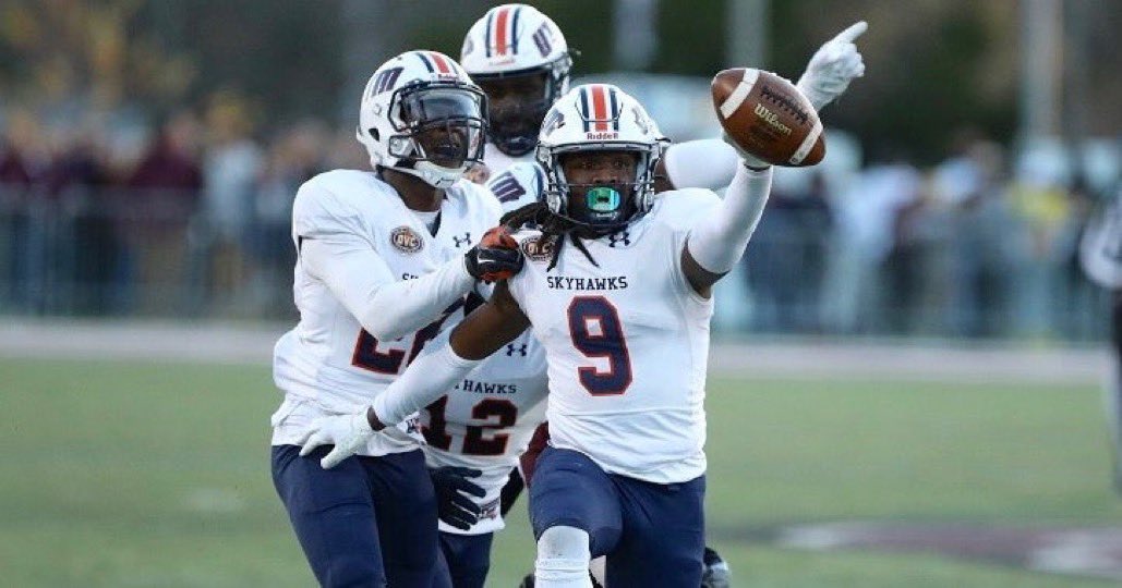 KevinRobertsss's tweet photo. Blessed to receive a division 1 offer from the University of Tennessee at Martin 🙏🏾@CoachSantana_ @CoachJettD @ApopkaFootball @larryblustein @Andrew_Ivins https://t.co/3uKJpOwIMh