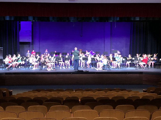 BluffsMSBand's tweet photo. ๐ผIt is โBe Part of the Bandโ instrument selection season!!!! Interested in joining band? In-coming 5th & 6th grade students are signing up now.
โค๏ธ๐พ๐ถ๐ท๐บ๐ฅ #JoinBand
Click this link to schedule a meeting with Mr. Koch.
https://t.co/rnlhK7HT0G https://t.co/y3rM8u3TOx