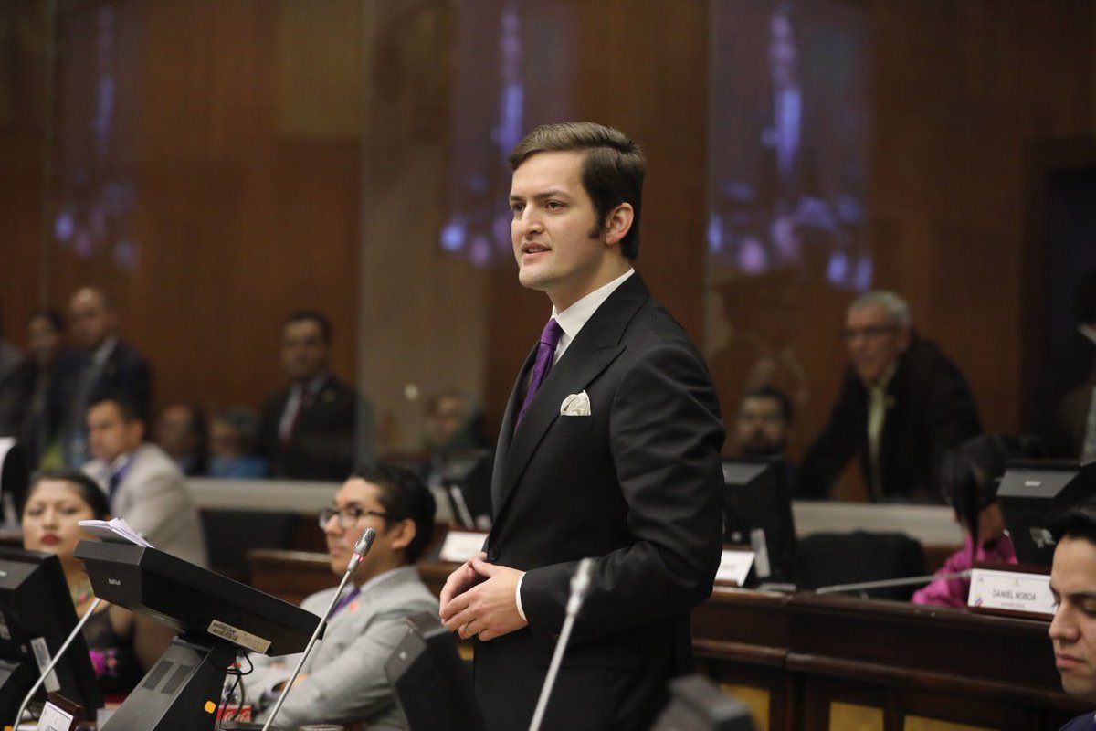 🔴 #JuicioPolítico | El As. <a href="/etorrescobo/">Esteban Torres Cobo</a> se refiere a lo dicho por el dr. <a href="/rafaeloyarte/">Rafael Oyarte</a> que indica que la consulta popular incluía preguntas de ‘gran’ aceptación y demostró su casi nula aprobación ciudadana al perderla.