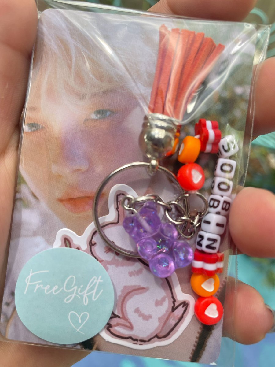 jooonbugs's tweet photo. 🌼 My Freebies for those attending the TXT concert in San Antonio on May 23rd 🌼

🌼 Each freebie includes : 1 photocard , 1 sticker &amp; 1 keychain ( 55 freebies ) 🌼

🌼 i’ll post my location day of concert so if interested be on the lookout 💕 https://t.co/id5G4S8uoZ