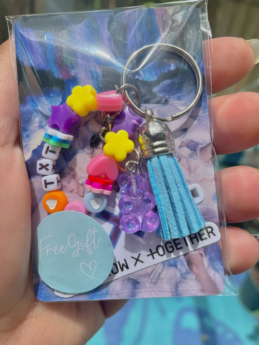 jooonbugs's tweet photo. 🌼 My Freebies for those attending the TXT concert in San Antonio on May 23rd 🌼

🌼 Each freebie includes : 1 photocard , 1 sticker &amp; 1 keychain ( 55 freebies ) 🌼

🌼 i’ll post my location day of concert so if interested be on the lookout 💕 https://t.co/id5G4S8uoZ