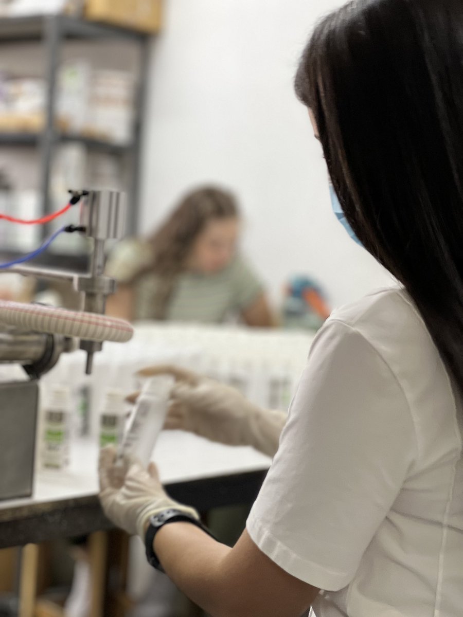 DaniFrancoV's tweet photo. Feliz de conocer grandes empresas que apuestan a nuestro País 🇻🇪 #Keramix es una de ellas, 20 años dedicados al cuidado cosmético y capilar de los Venezolanos. https://t.co/3GYLTITedJ