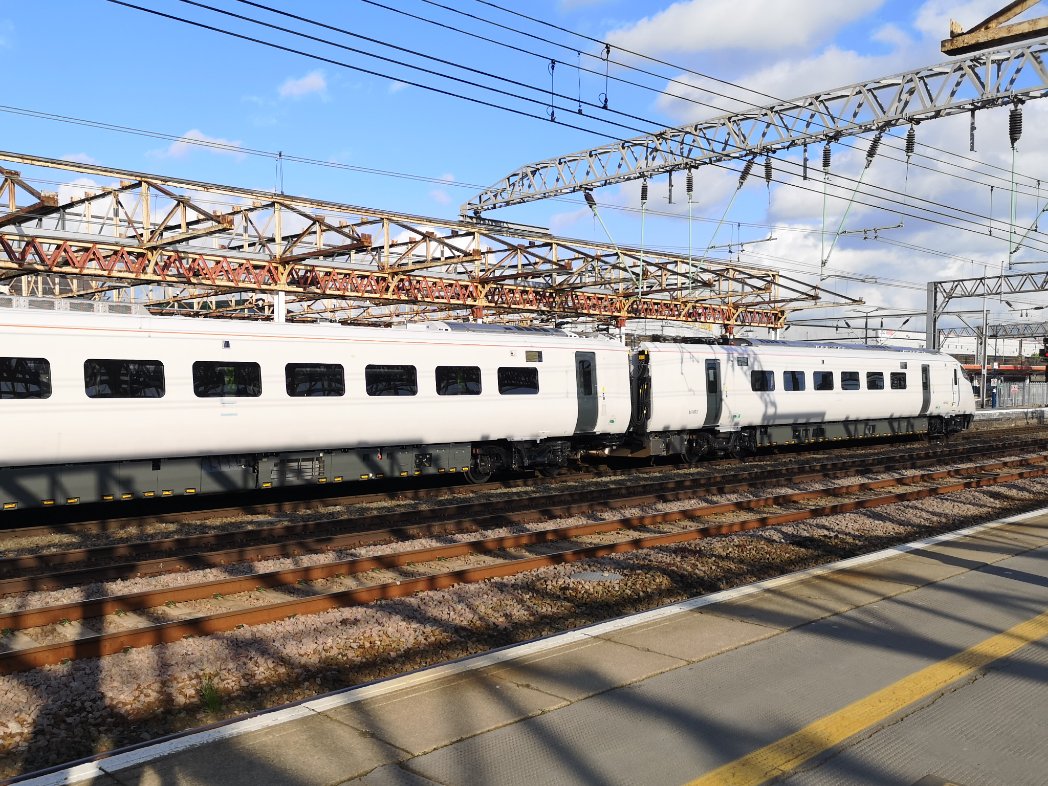 JonathanJEley's tweet photo. 😮 Is this either of yours? @AvantiWestCoast  @LNRailway

Spotted at Crewe Station recently

#ghosttrain https://t.co/GF4RdK3xpX