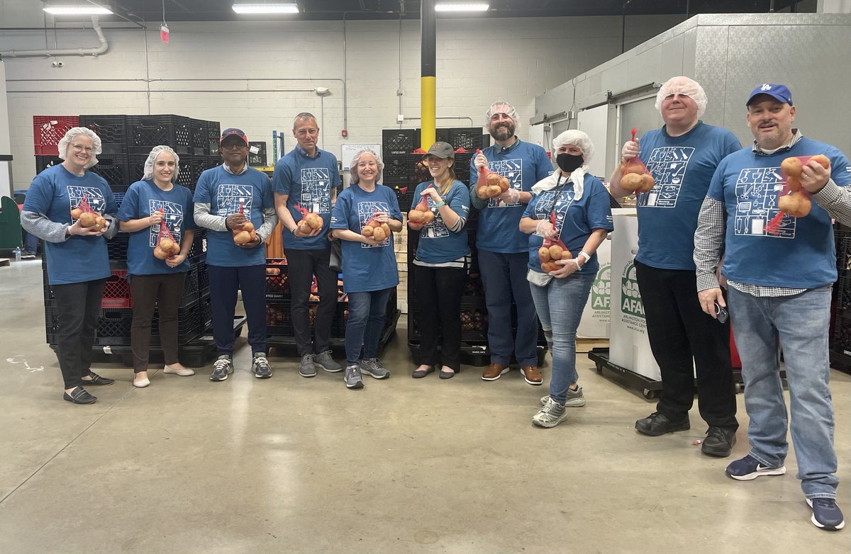 AFACfeeds's tweet photo. Thank you so much to the team at @BBGIndustry for bagging 2500 pounds of potatoes yesterday! We are always excited to welcome their positive energy into our warehouse, and are so grateful for their continued support of AFAC. #afacfeeds #volunteer4afac #volunteer https://t.co/ApdkKlhzBn