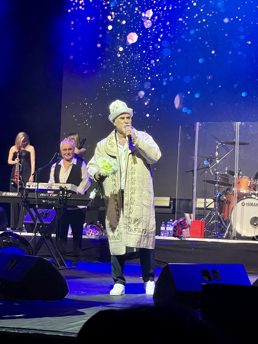 Æ on Twitter: \"Маленькая я, заслушивающая до дыр кассеты с песнями ...