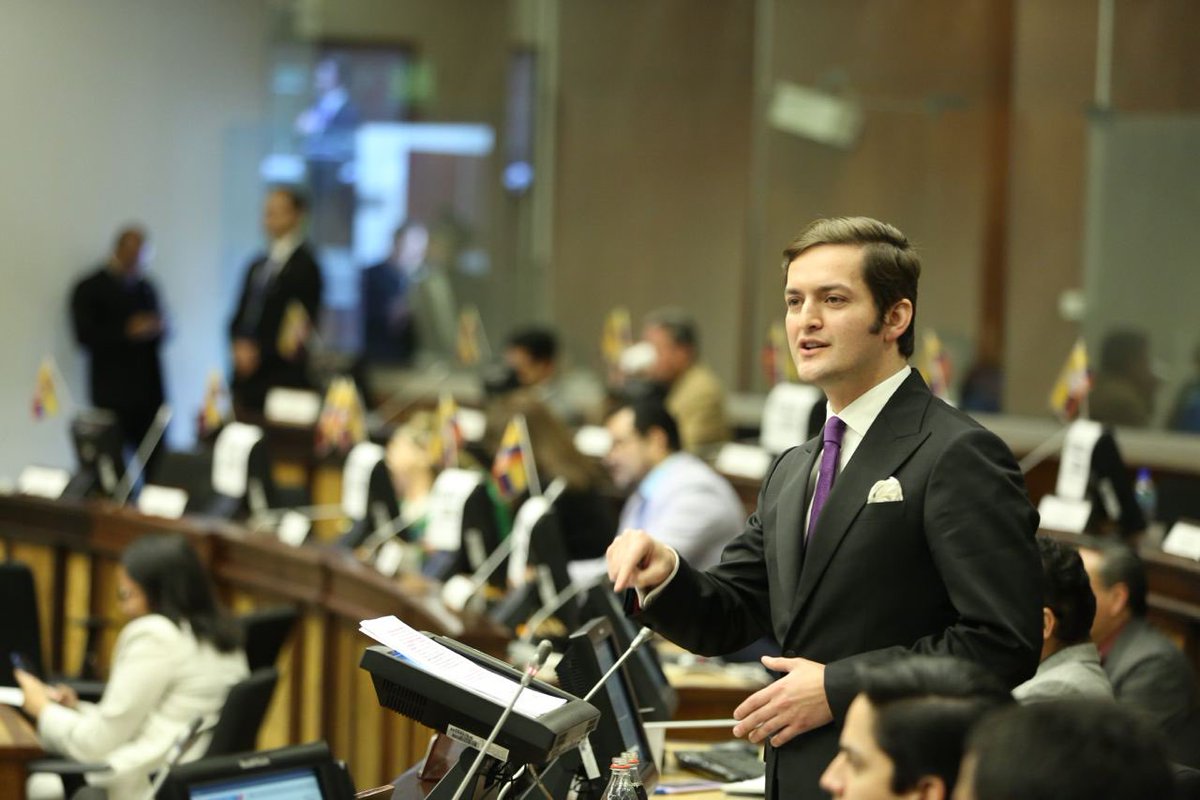 🔴 #JuicioPolítico | El As. <a href="/etorrescobo/">Esteban Torres Cobo</a> aclara qué el juicio político es de carácter y de responsabilidad ‘política’ y que, de ser el caso, la debida sucesión debe ser asumida por el actual vicepresidente <a href="/ABorreroVega/">Alfredo Borrero Vega</a>