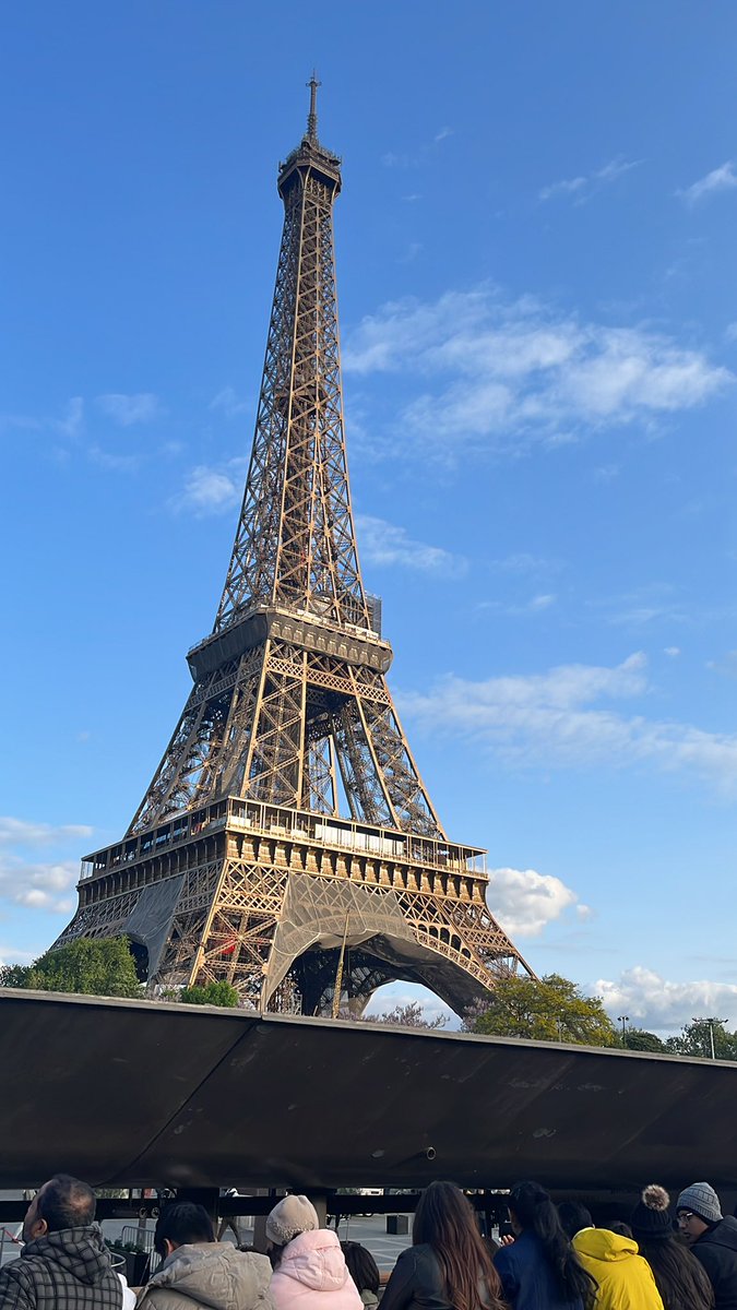 PARIS TRIP:

A BUSY day, Exploring Montmartre and the Sacre Coeur, before heading to the Notre Dame. A walk up the Champs Elysees and some shopping before dinner and a cruise down the Seine.