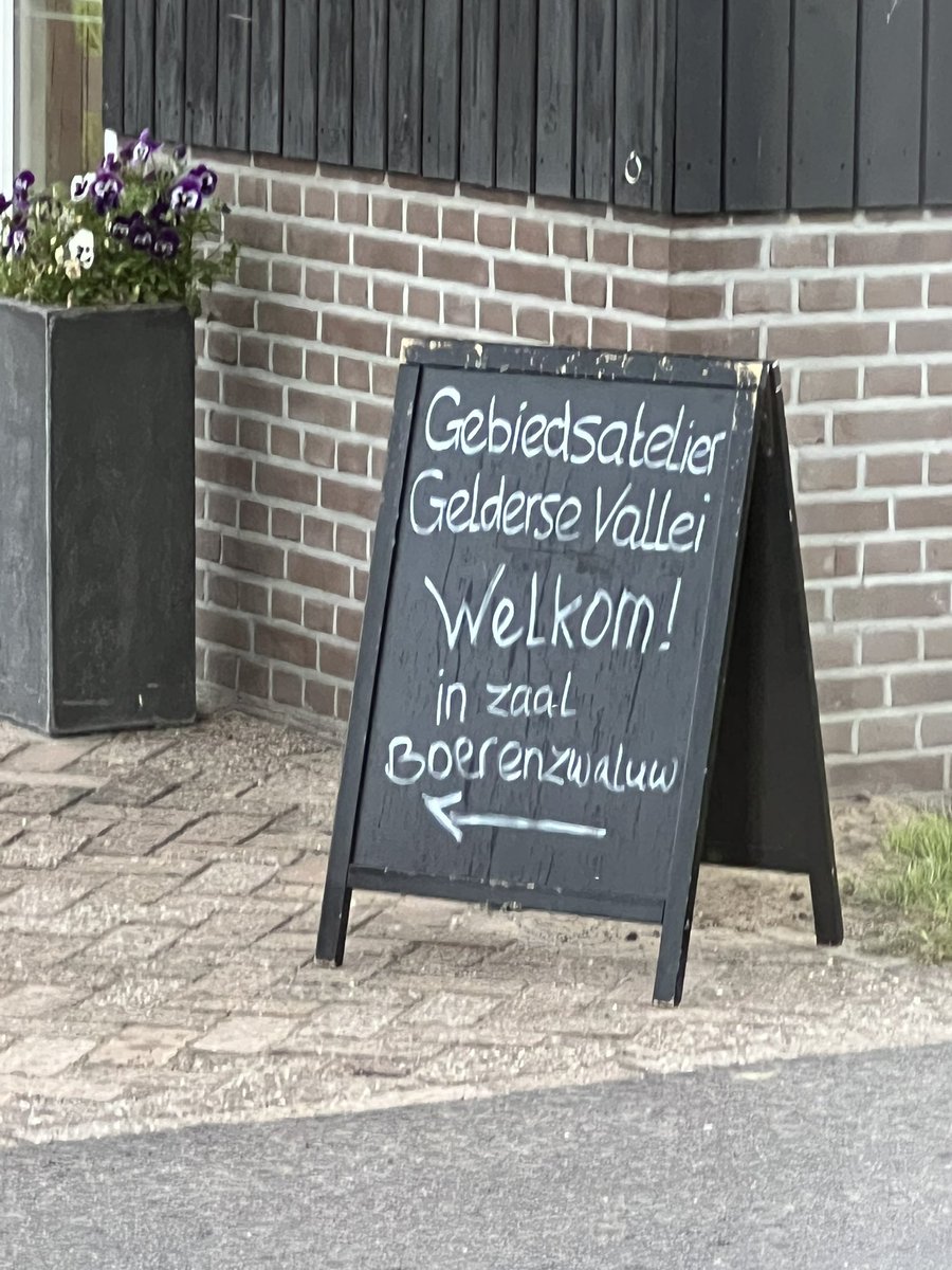 A_Regio's tweet photo. Volle bak bij het slotdebat van het laatste gebiedsatelier voor het handelingsperspectief buitengebied van @A_Regio. We zijn te gast bij Aaltje aan de Linie om het te hebben over de toekomst van het buitengebied in de Gelderse Vallei. #natuur #landbouw #recreatie https://t.co/vP7woLOvQR