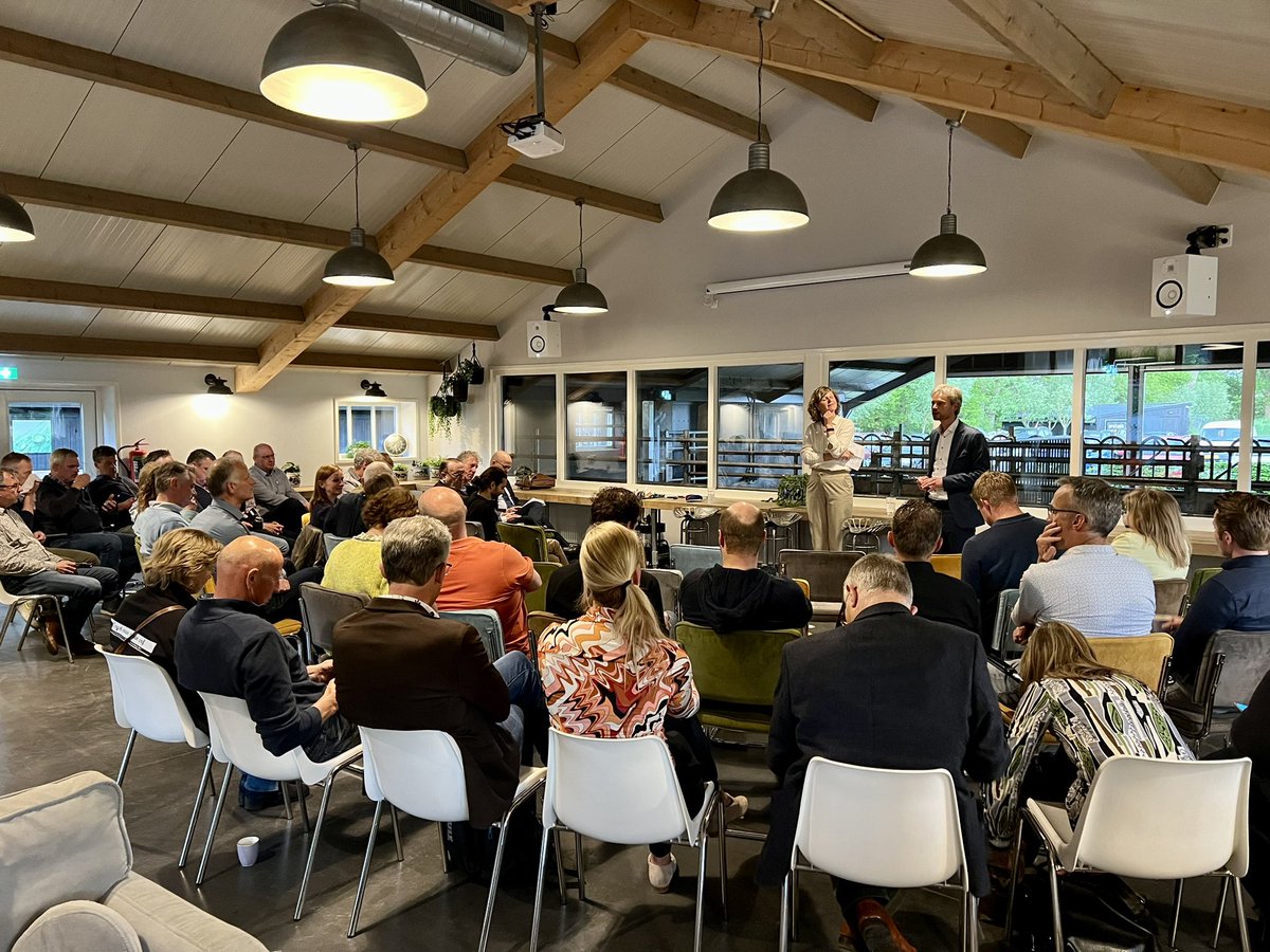 A_Regio's tweet photo. Volle bak bij het slotdebat van het laatste gebiedsatelier voor het handelingsperspectief buitengebied van @A_Regio. We zijn te gast bij Aaltje aan de Linie om het te hebben over de toekomst van het buitengebied in de Gelderse Vallei. #natuur #landbouw #recreatie https://t.co/vP7woLOvQR