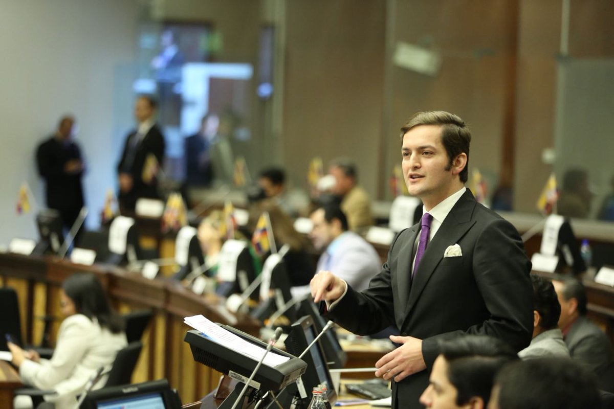 🔴 #JuicioPolítico | El As. <a href="/etorrescobo/">Esteban Torres Cobo</a> aclara qué el juicio político es de carácter y de responsabilidad ‘política’ y que, de ser el caso, la debida sucesión debe ser asumida por el actual vicepresidente <a href="/ABorreroVega/">Alfredo Borrero Vega</a>