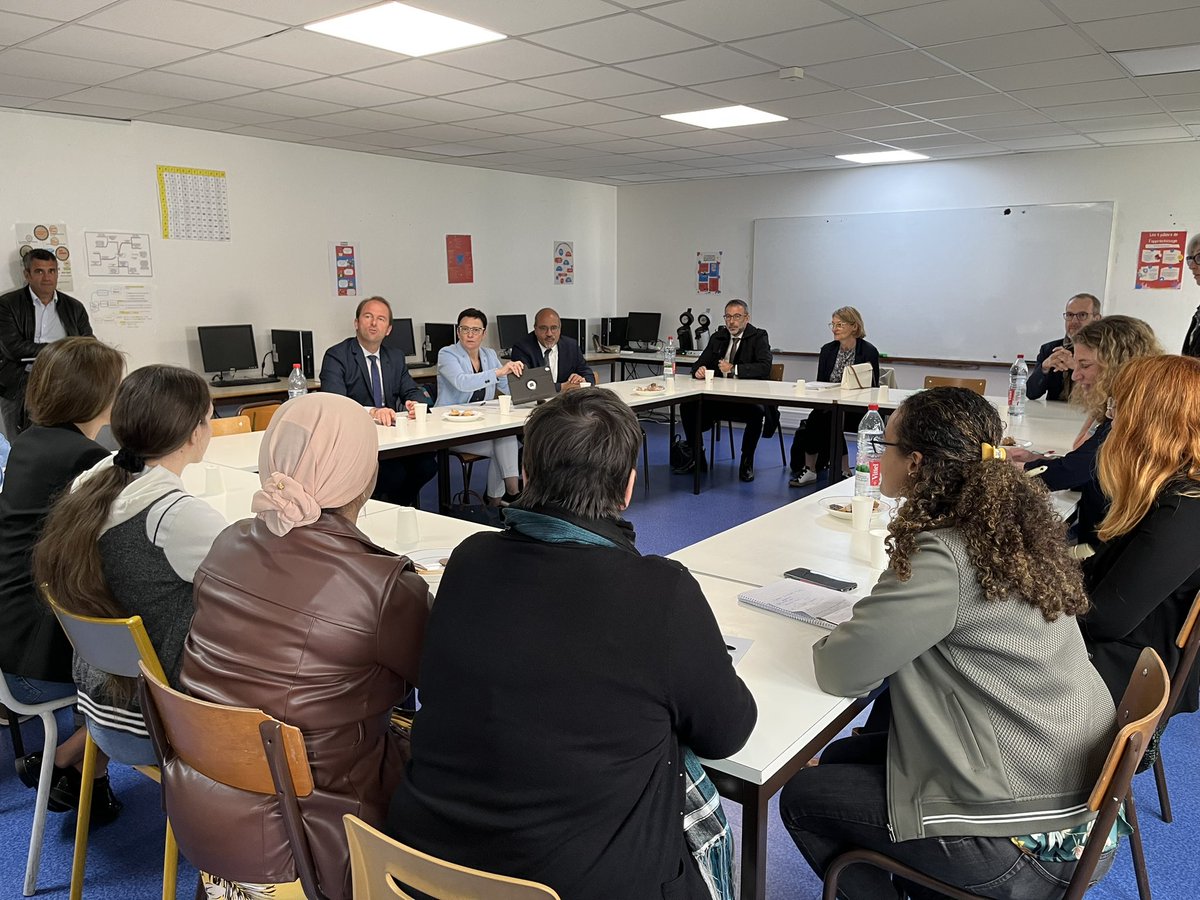 karinedesroses's tweet photo. visite de @thibaultguilluy Commissaire à l’emploi et à l’engagement des entreprises à Bordeaux.
visite de #AFEPT, #HSP visite au CFA de la CMA NA 33, pour une action de formation HSP 1 niveau de qualification: réparateur de cycles et motocycles.
@al_rousset
#francetravail. https://t.co/iADS5S7bh4