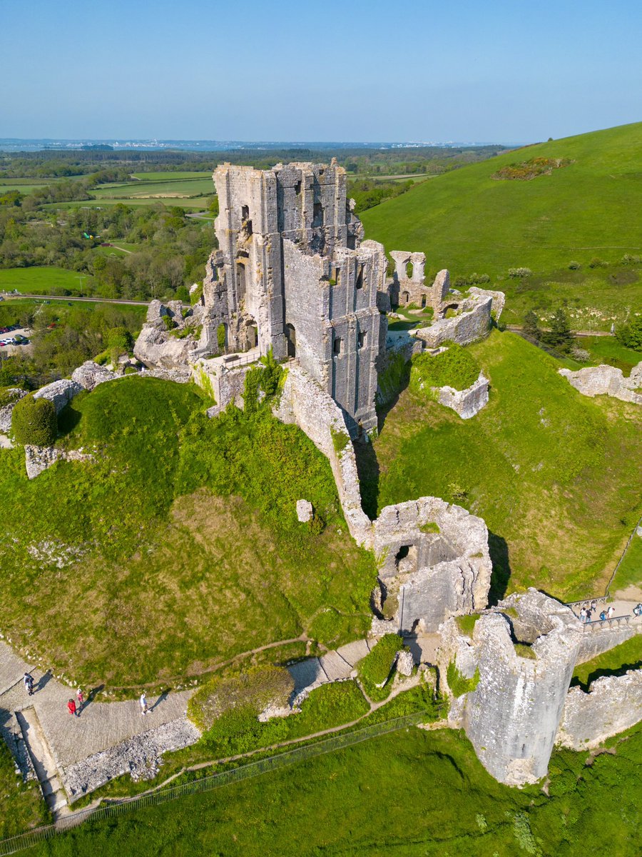 McateeTom's tweet image. Corfe Castle looking stunning in the Spring time sun on Saturday. 🚁📸☀️@CorfeCastleUK 

Print Store Gifts ➡️🏞 etsy.com/uk/shop/FineAr…

@CorfeBrewery #corfe #corfecastle #dorset #swanage @VisitBritain @SwanageTIC @VisitEngland @VisitDorset @DorsetCouncilUK @BBCDorset @DorsetMag