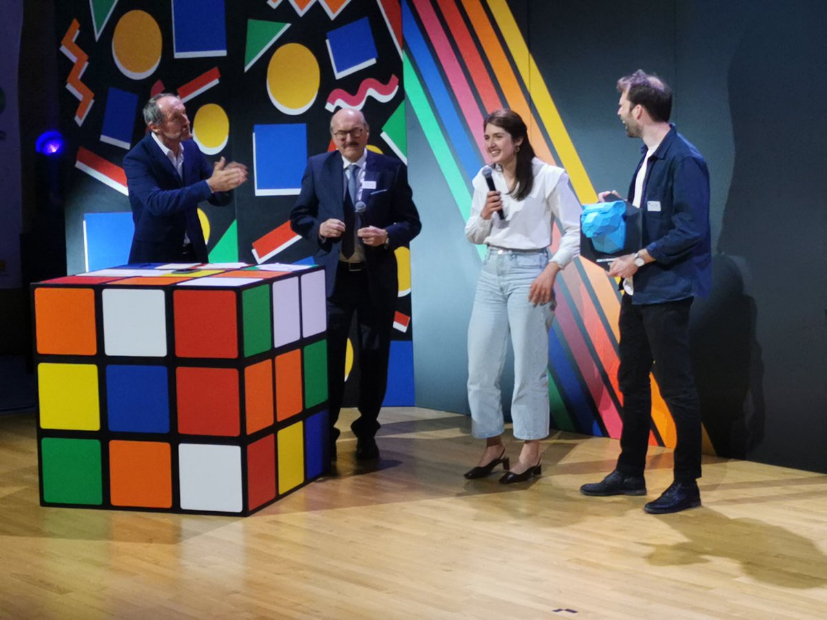 [#TrophéesEcoNormande] -🏆Ça c’est d’chez nous !
✔Pour ses créations pensées et conçues en Normandie, #GLLU est récompensée dans la catégorie #Made_in_Normandie.
✨Merci <a href="/DanielDelahaye/">Daniel DELAHAYE</a> de la coopérative <a href="/IsignySteMere/">Isigny Sainte-Mère</a> pour cette distinction.
👉 trophees-economie-normande.fr/societe/objets…